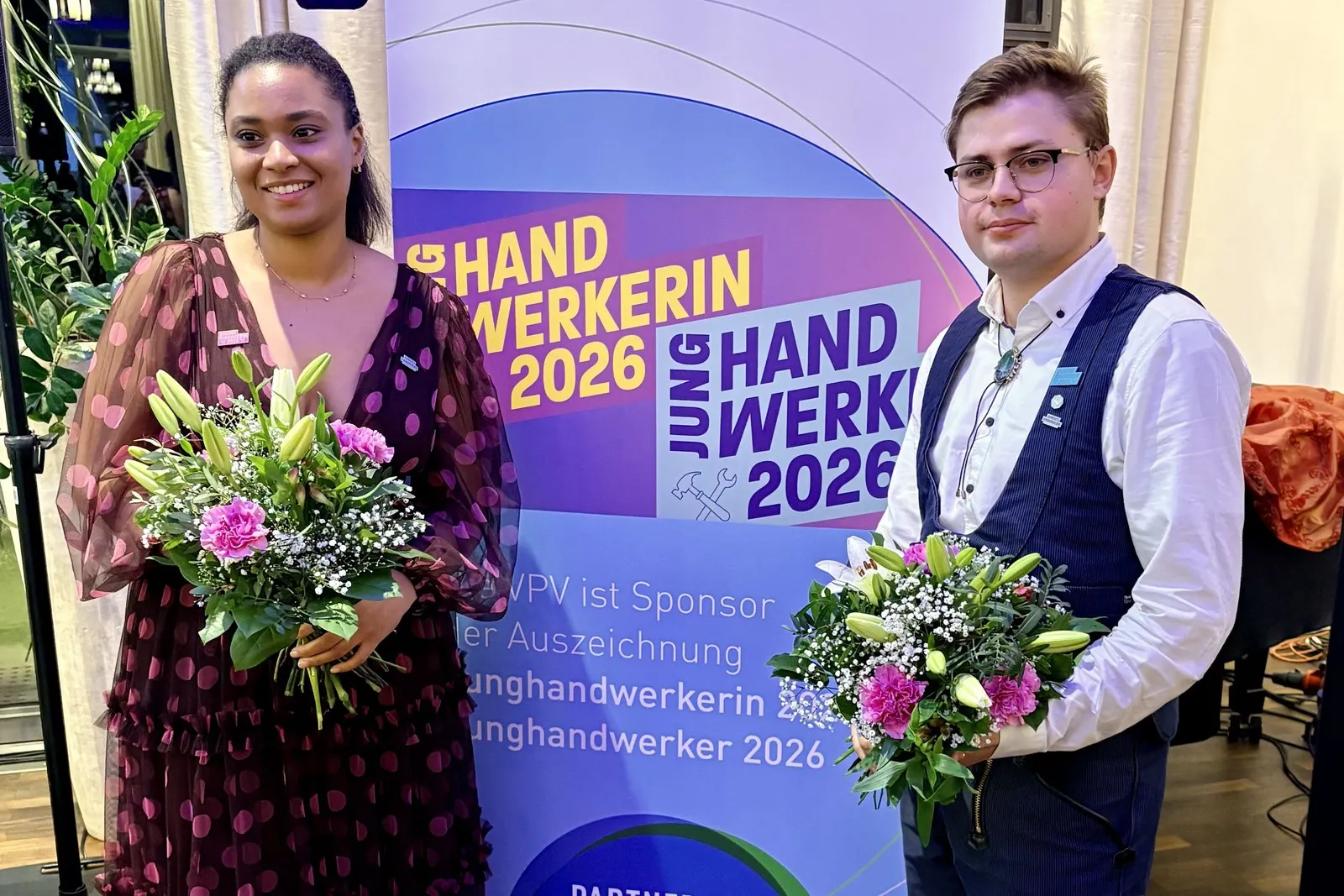 Junghandwerkerin und Junghandwerker 2026: Aminata Amoruso, Kosmetikermeisterin aus Berlin und Justus Brandt, Metallgestalter aus Neuruppin.